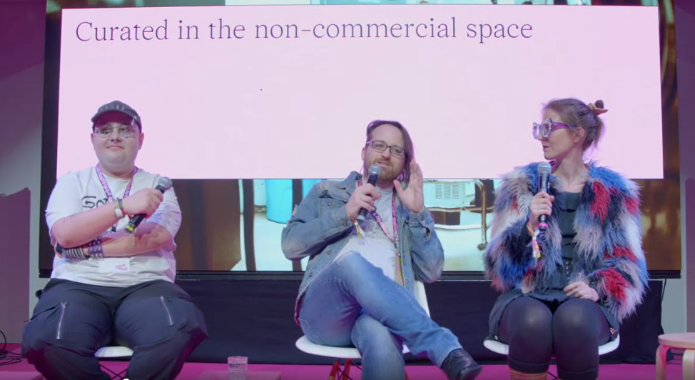 Une photo des invités de la table rounde